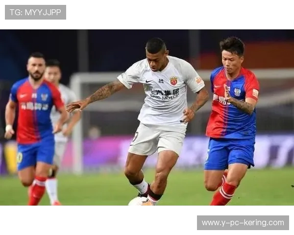 上海足球队以65分稳居冠军赛积分榜首位争夺荣誉